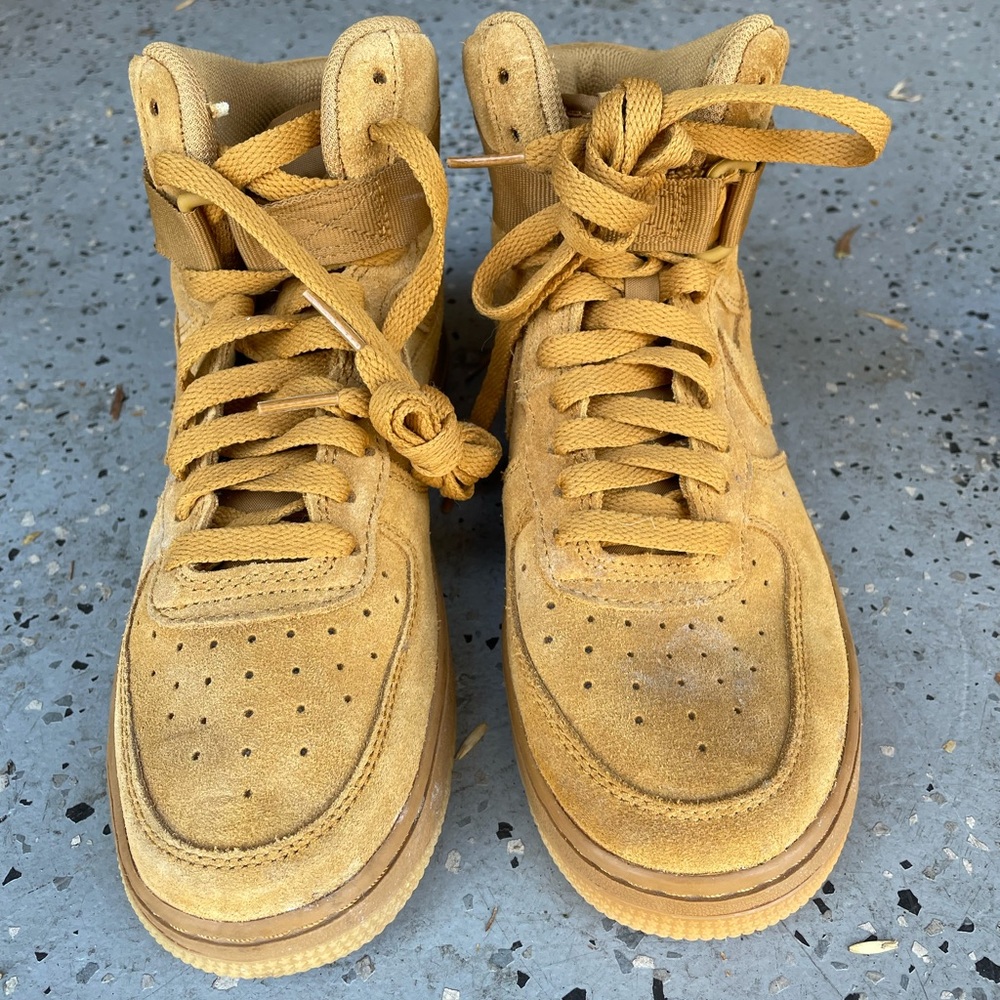 Nike Air Force 1 High “Wheat” lv8 gs size 5Y new